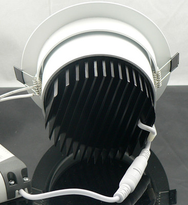 COB天花燈刀形散熱器：優質航空鋁材質，耐用高效，遠距離投光